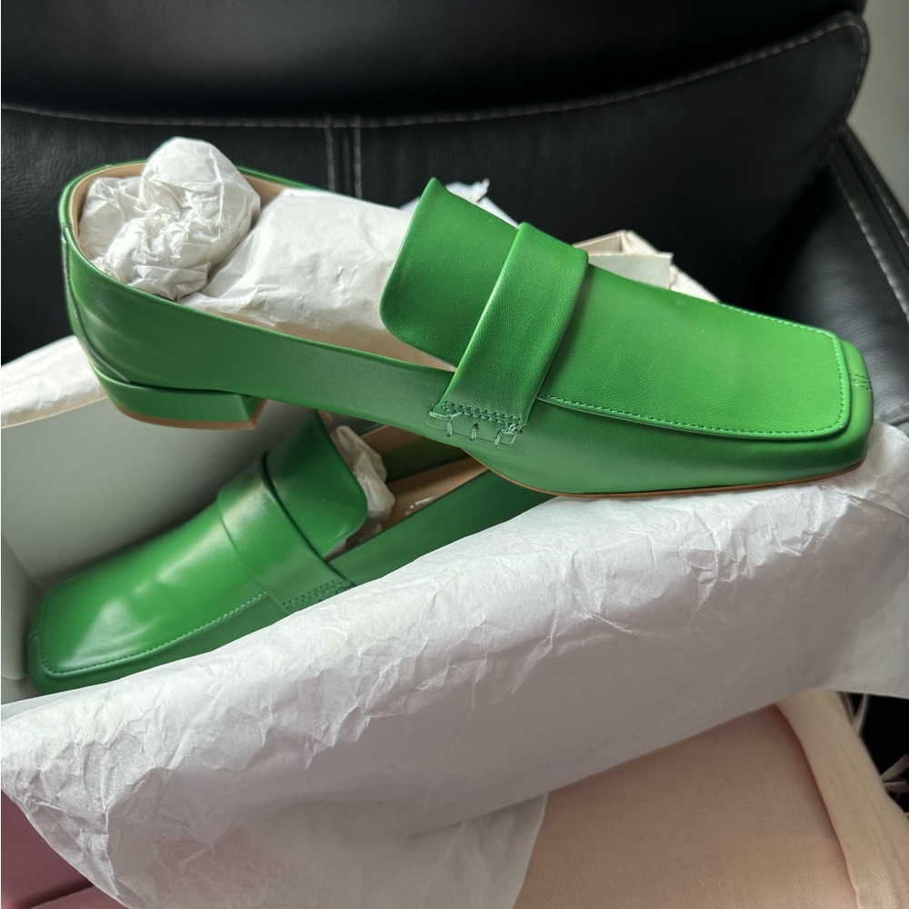 Vibrant Green Loafers sized 8.5 (says 40, runs small) Unintentionally blank